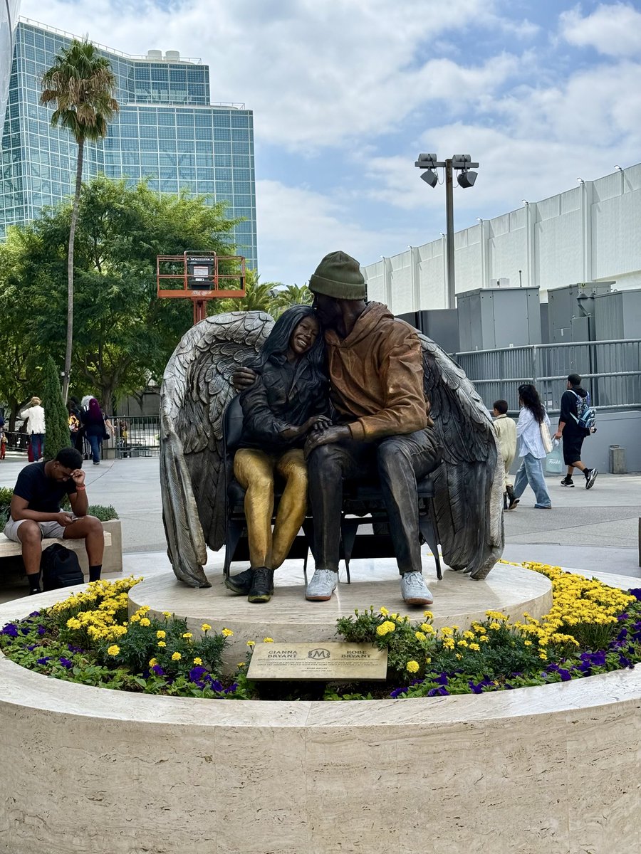 HardPressedShop's tweet photo. Last weekend outside of Staples… I mean Crypto Arena

 #dtla #KobeBryant #magicjohnson #shaquileoneal #Lakers https://t.co/WQMi3RNQEQ