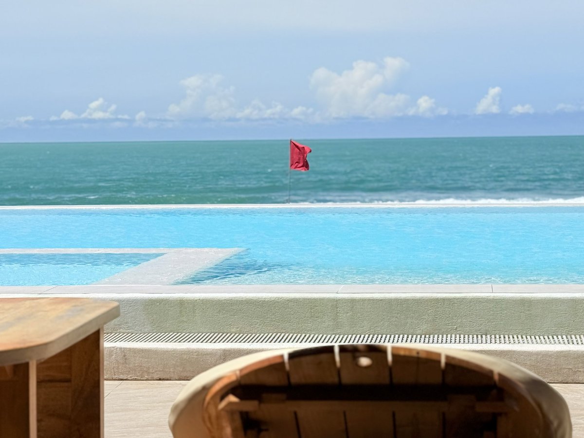 iMDrightGuy's tweet photo. Redflag alert‼️ 
📍Sundowners Beach Club https://t.co/UzGd9rhUaA