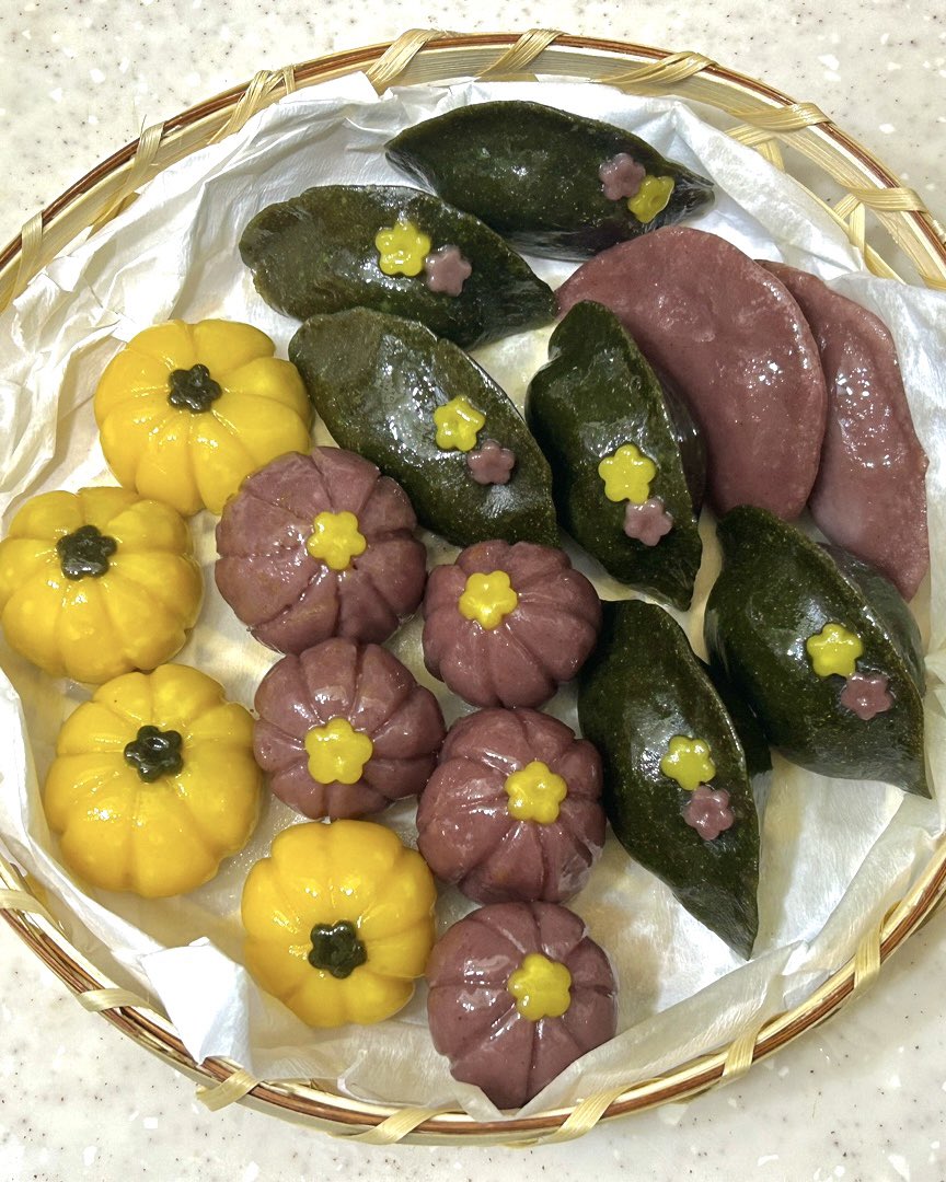 행복한 추석 연휴🌕

다들 추석 연휴 어디에 가시나요-?
동생이 만든 예쁜 송편도 야무지게 먹고
시골에 갑니다! 히히
모두들 오고 가는 길 안전운전 되시고,
건강하고 행복한 연휴 보내세요 :)

- 스튜디오 묘니 드림 -