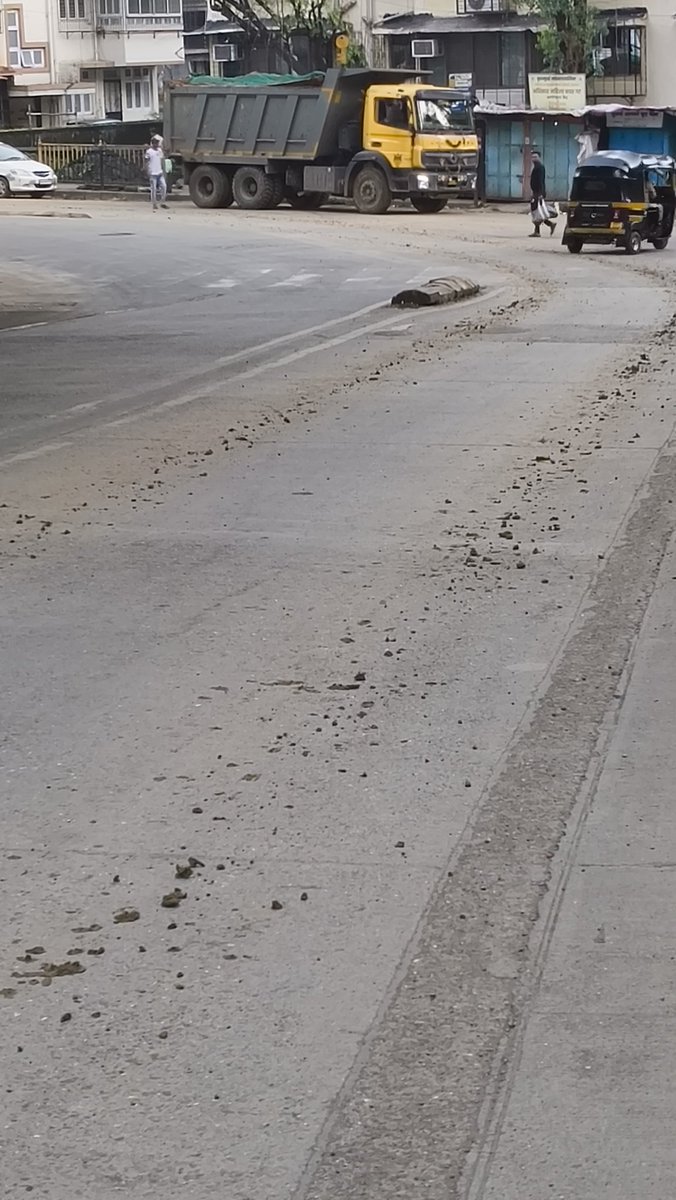 Nav_In_Sights's tweet photo. Same old problem continues @RustomjeeSpaces Cresent.
At 6.45am workers hopelessly scrubbing the road outside, damage has already been done all over Khar Pali up until linking road.
@mybmc @mybmcWardHW this is PERMANENT damage and THE SINGLE biggest cause of dust pollution. https://t.co/7rMRcGag4m