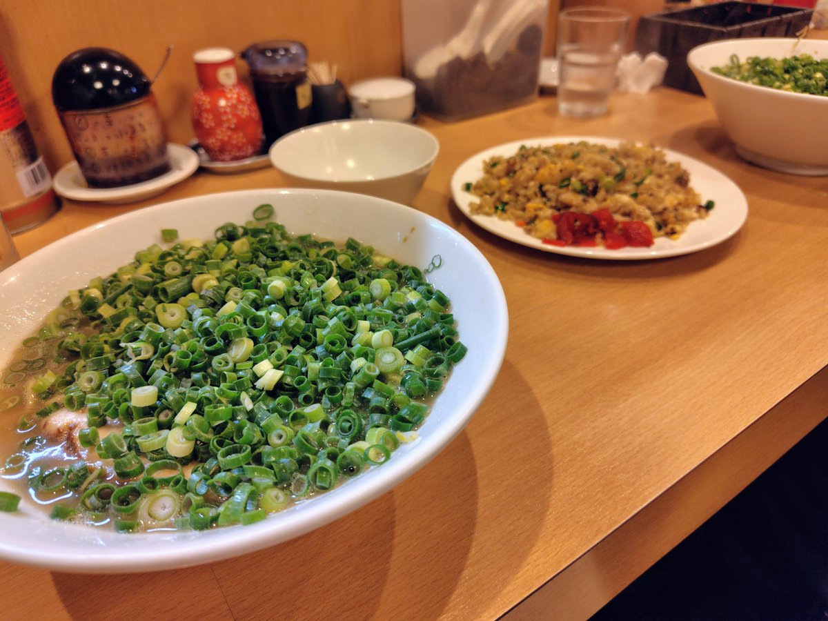 k_a3ktmn's tweet photo. 昨日特色さんが地元に来てくれて息子にも会ってくれて嬉しかったです🫰
あと頂いたスコーンが美味し過ぎて怖い（？） https://t.co/XMl8bgW8D8