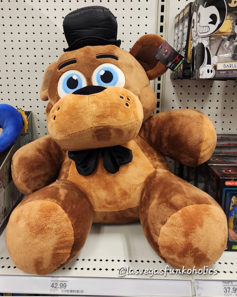 LVFunkoholics's tweet photo. Spotted at 🎯 Five Nights at Freddy’s Plush Freddy with Glow Eyes. 
Retail $42.99 

#fnaf #fivenightsatfreddyssecuritybreach #FiveNightsAtFreddys #jazwares #toystagram #actionfigures #toynews #fivenightsatfreddys #targetrun #targetstyle https://t.co/lJ8sHxJsxi
