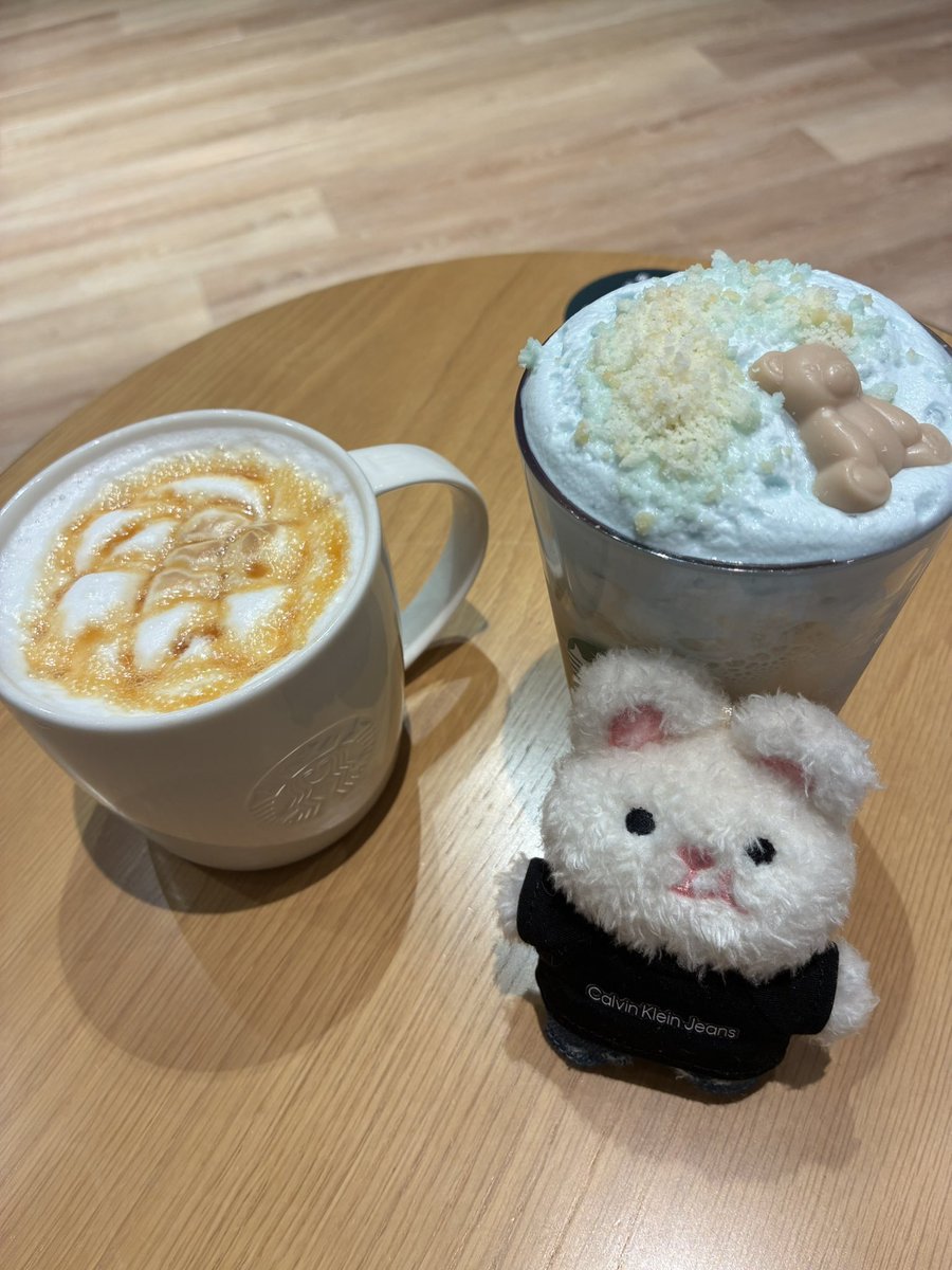 k_miyu_1224's tweet image. 職場の後輩とお出掛け🚗💨
armyじゃないけど、いつも推し活に付き合ってくれて感謝🥲✨

#大人army 
#大人ARMYさんと繋がりたい