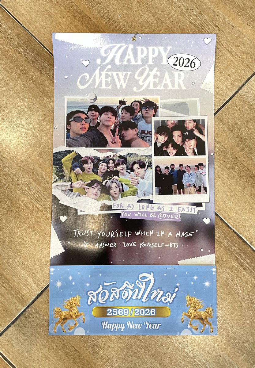 ความที่ชอบงานออกแบบartworkเท่ห์ๆสไตล์คุณออกแบบเค้าเลยลองให้ออกแบบปฏิทิน(โบราณเหมือนคนแจก)ด้วยความที่ไม่ค่อยมีตังค์เลยลองปกติใช้แต่งาน cms chibi ปีนี้ใช้รูปจริงทำดูได้ประสบการณ์ใหม่เยอะแยะเลย 🍒⋆ ˙⊹｡✧
 #hnbcms <a href="/hnbcms/">hnb : cms</a>