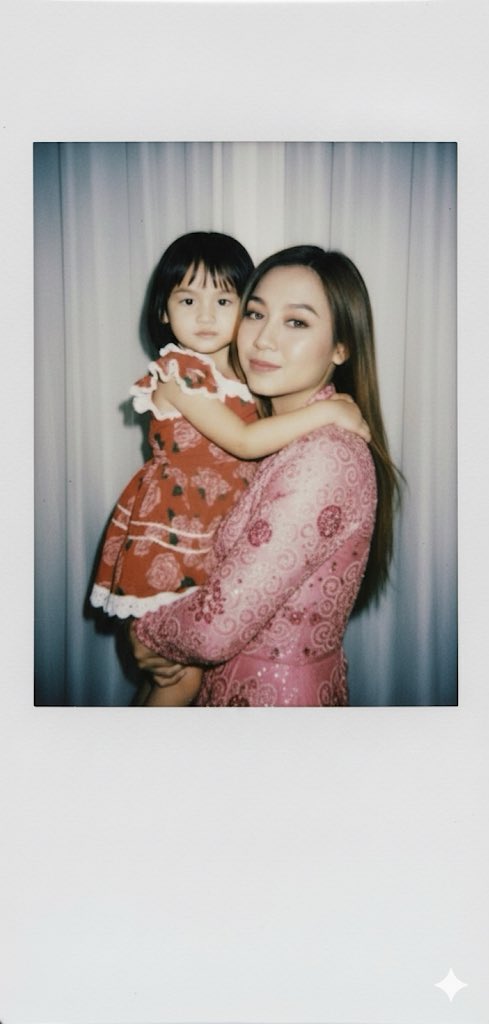 Rapunzeldadaa's tweet image. With my younger self🥹
#geminiAI