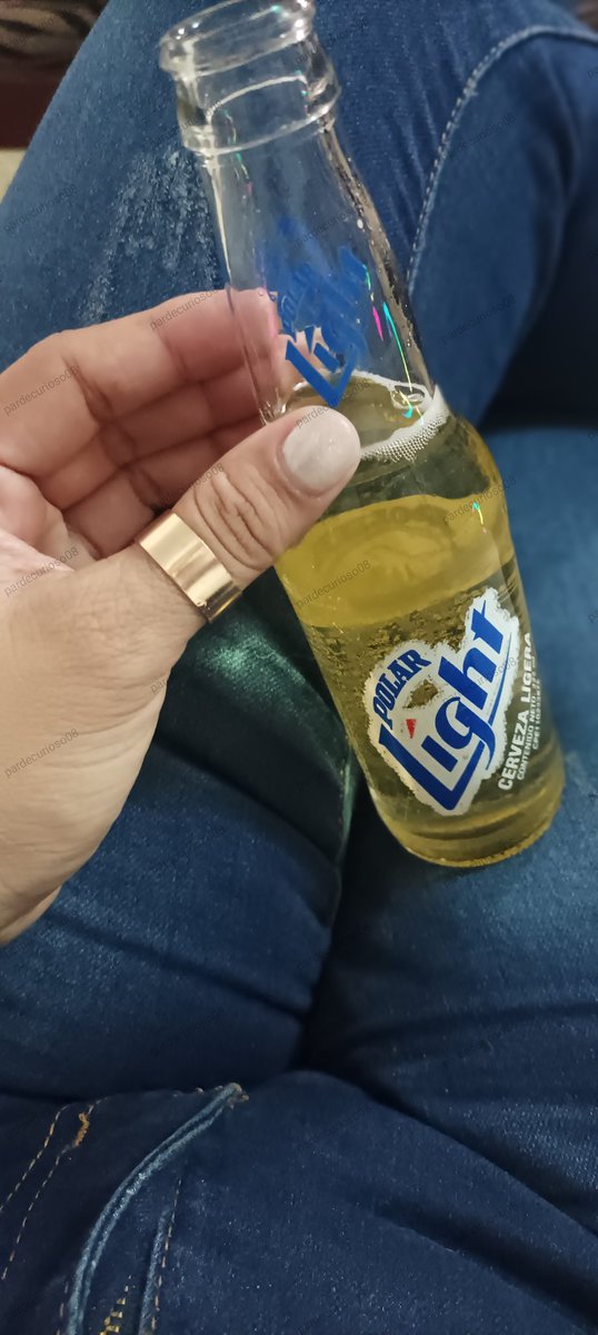 Noche de  🍻 buena música y excelente compañía. 
Saludos a todos... 😘