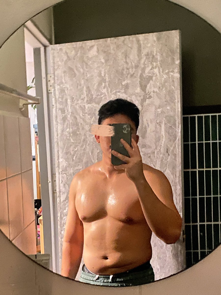 Sunday resolution.
gym eat je….k  sleep, repeat 👁️