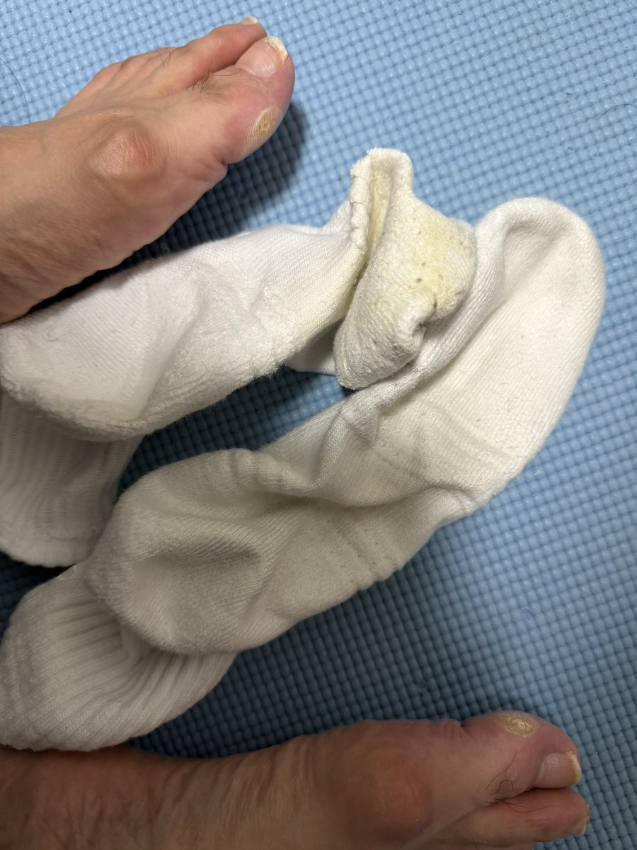 夜勤で４回！！
中も外も汚れまくってるしなんと言ってもクッセーし匂い嗅いだら鼻に残る臭さ笑笑。でも嗅いだら何か興奮しちゃいます。どうしてでしょう笑