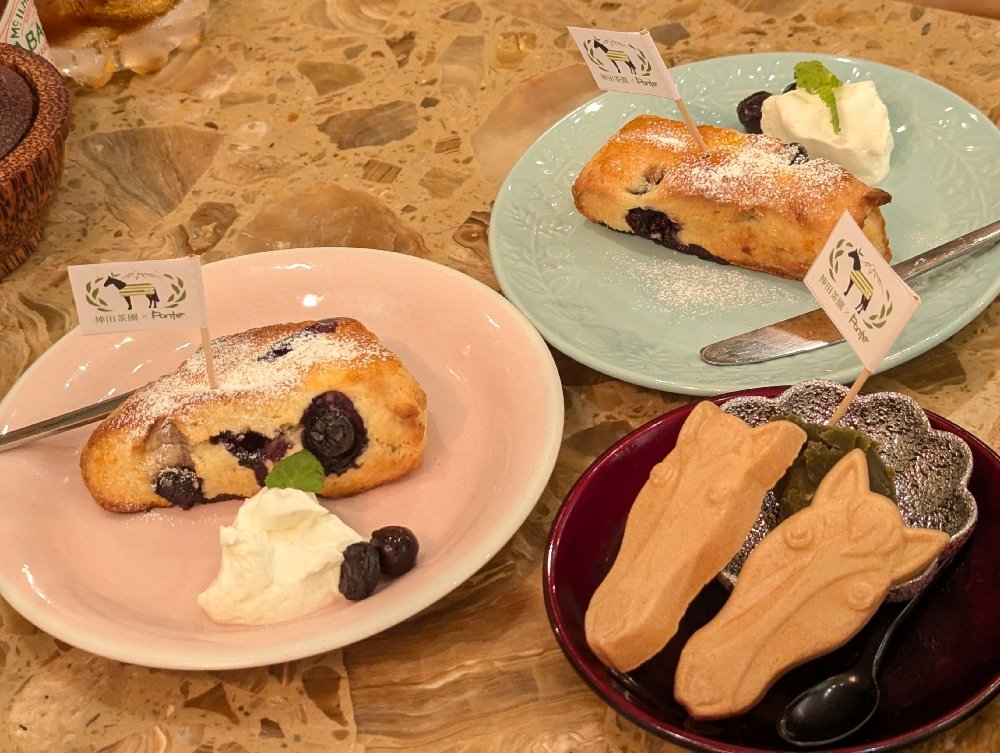 fukuhira0210's tweet photo. 梅の木十条店さんでの馬♡喫茶
ワークショップが一旦落ち着いたので、ランチ頂いてます♪
※スイーツは参加者さん達もご注文の集合体 https://t.co/boMCJlOPVM