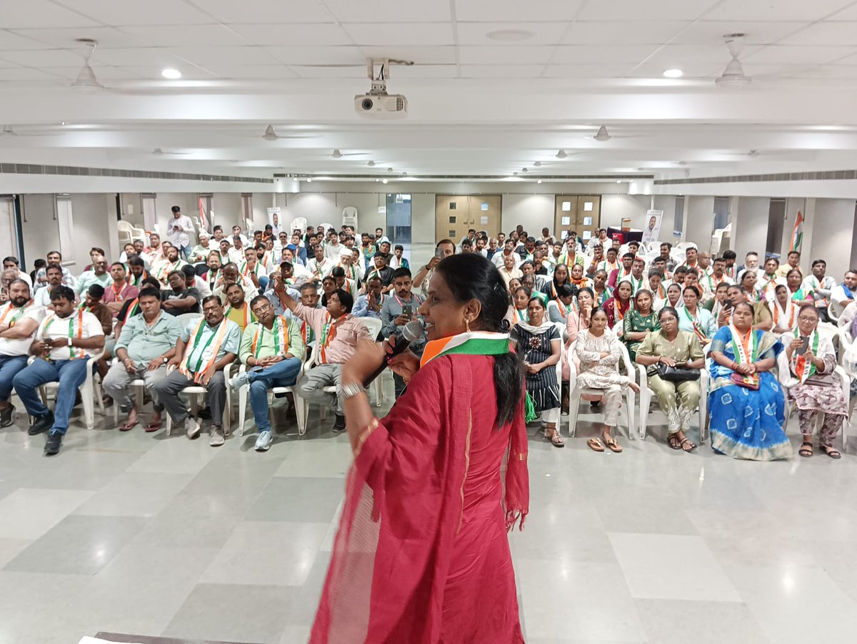 UshaNaiduinc's tweet image. Surat city , vote chori Signature campaign review Meeting .