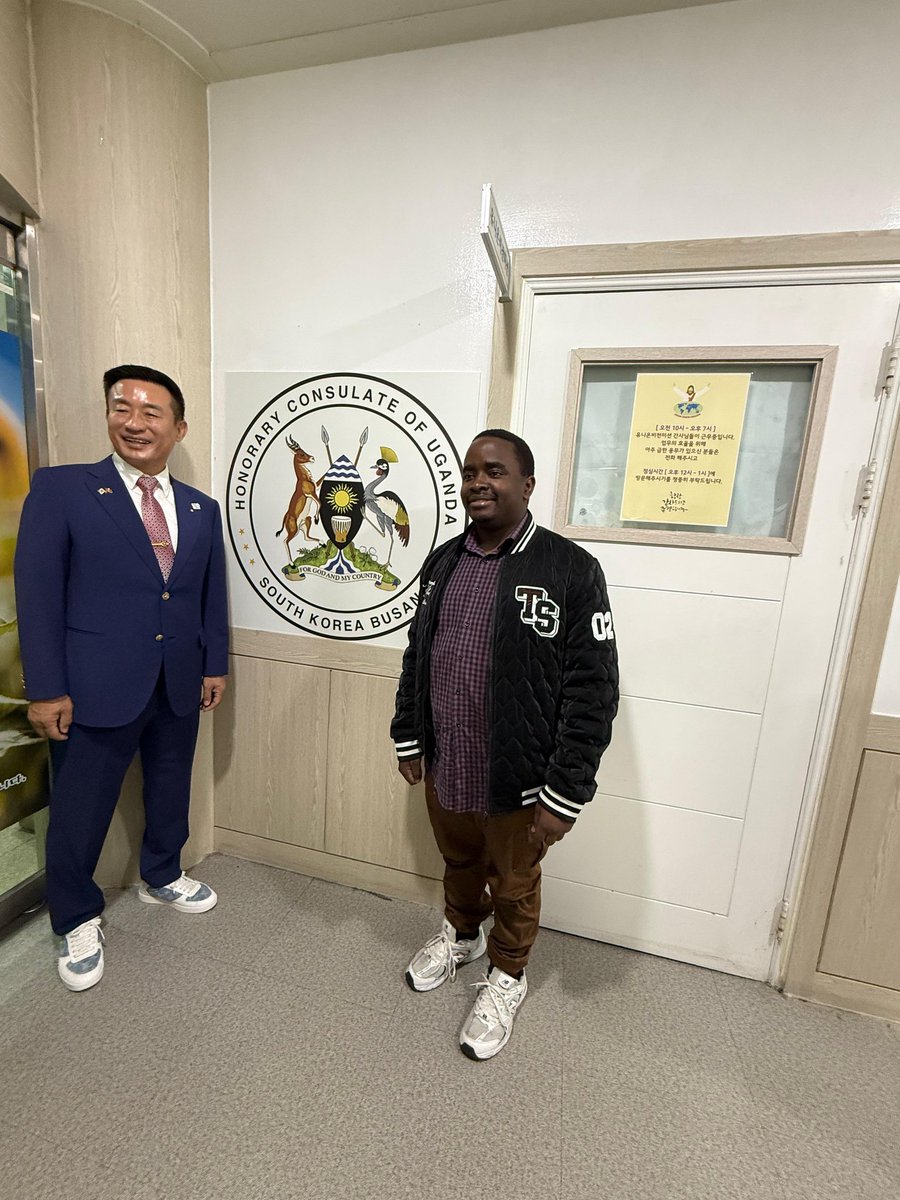 UgandansInKorea's tweet photo. Ugandans in Korea visited the Ugandan Consulate in Busan, South Korea.
#UgandansInKorea #UgandaCommunityKorea #UgandanConsulateBusan #Busan #UgandaKoreaRelations #DiasporaEngagement #ProudlyUgandan #EastAfricansInAsia #UgandaAbroad #UnityInDiaspora https://t.co/MPQMmdVpWg