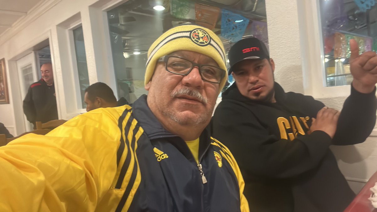 benjaguilas's tweet photo. Hoy ganamos #SabadoFutbolero  saludos en el palco desde Anaheim @marccrosas @pacogonzaleztv https://t.co/KAi9TZlIUT
