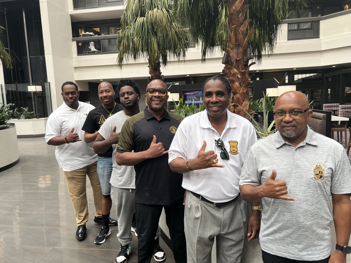 sf_alphas's tweet image. Brothers having a great time at the @alphawestregion College Brothers Retreat and Advisors Training in Las Vegas, NV. BIG 06! 🤙🏾❄️🤙🏾 #AlphaPhiAlpha #APhiA #AlphaWest #Divine9 #D9 #NPHC #BGLO #California #WestCoast #WestCoastAlphas #WesternRegionAlphas #NorCal #NorCalAlphas