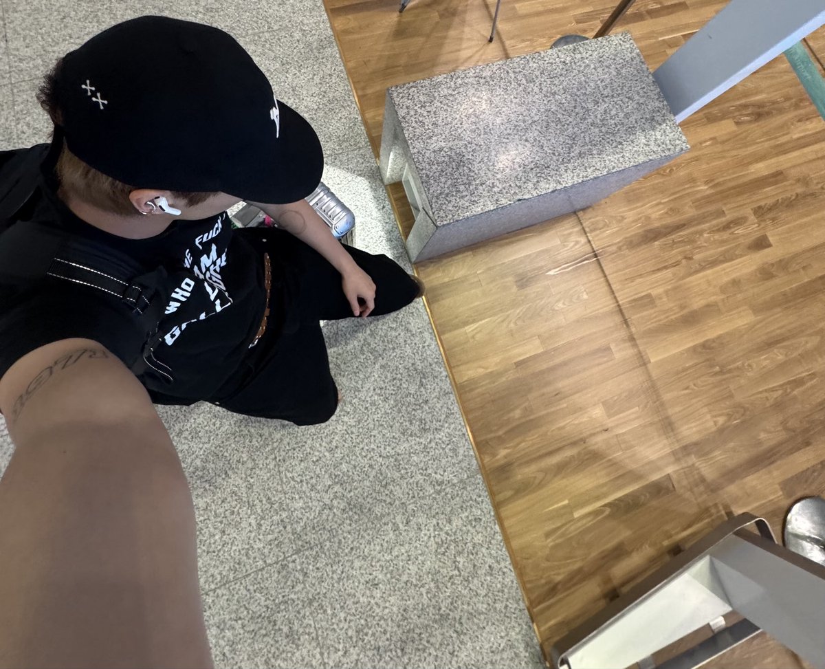 우리애기!!!!! 목 펴!!!!!!!!
당신이 목을 피면 잃어버린 2cm를 찾을 수 있습니다..💦