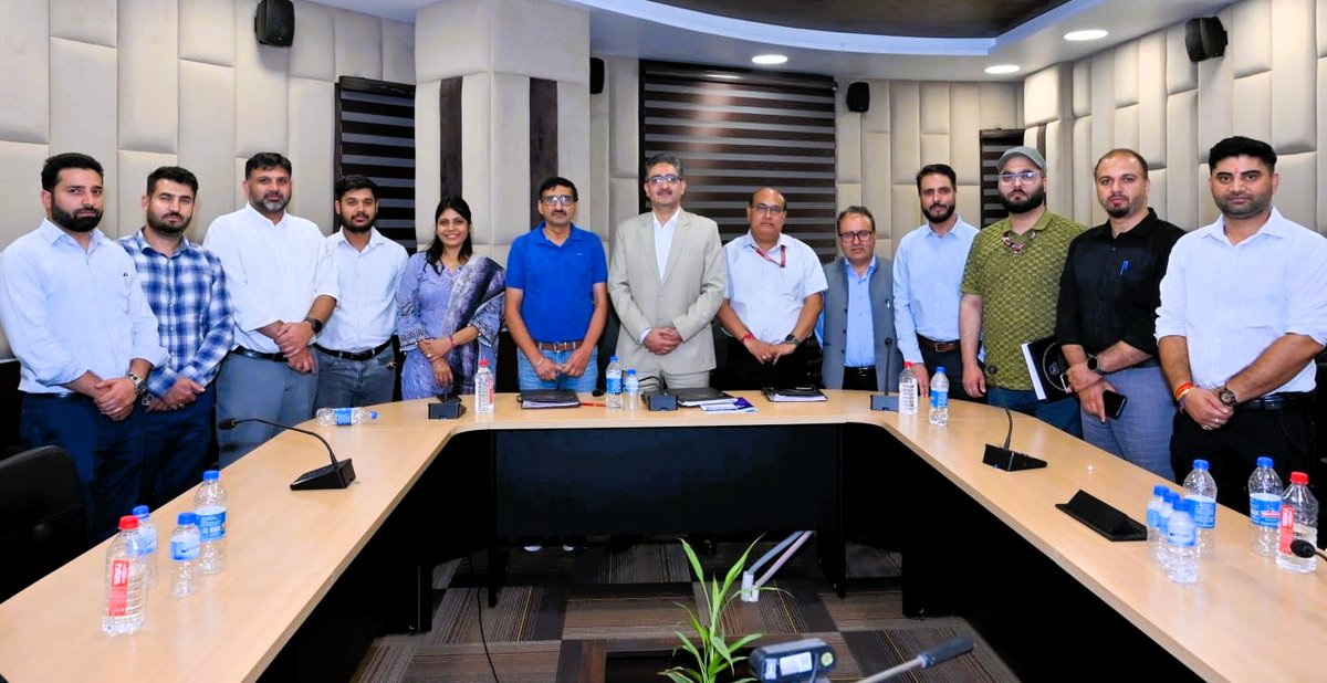 JKEDI4U's tweet photo. Screening Committee holds 2nd meeting at #JKEDI Jammu to evaluate applications from Jammu division for Seed Fund under J&amp;K #Startup Policy 2024-27
@OfficeOfLGJandK @CM_JnK @OmarAbdullah @OfficeofDYCMJK @DullooAtal @mandeep082 @startupindia @DoIC_JK @diprjk @DailyExcelsior1 https://t.co/VnrnxE7ZX7