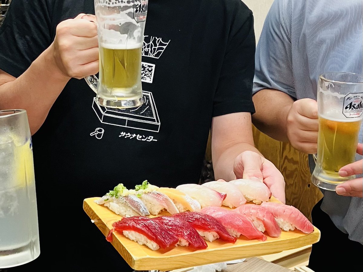 赤い車 Official tweet media