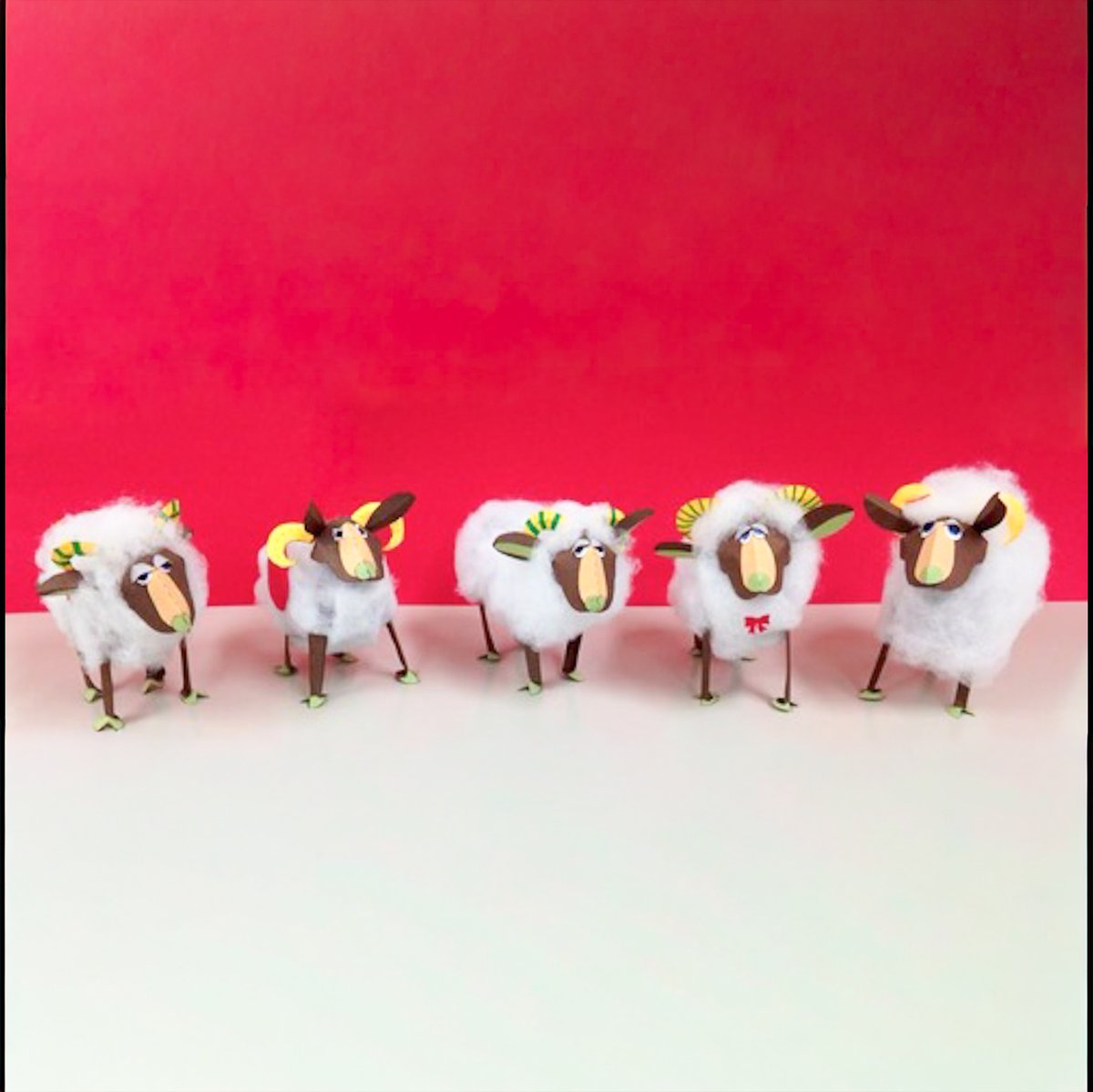 Mihoome_akiyama's tweet photo. Fluffy paper sheep 🐏
Made by wrapping cotton around a paper base —
each one turns out unique and full of character! ✨
#paperart #papercraft #sheep #papersculpture #canson #cansonpaper #MiTeintes https://t.co/OlRXije1FE