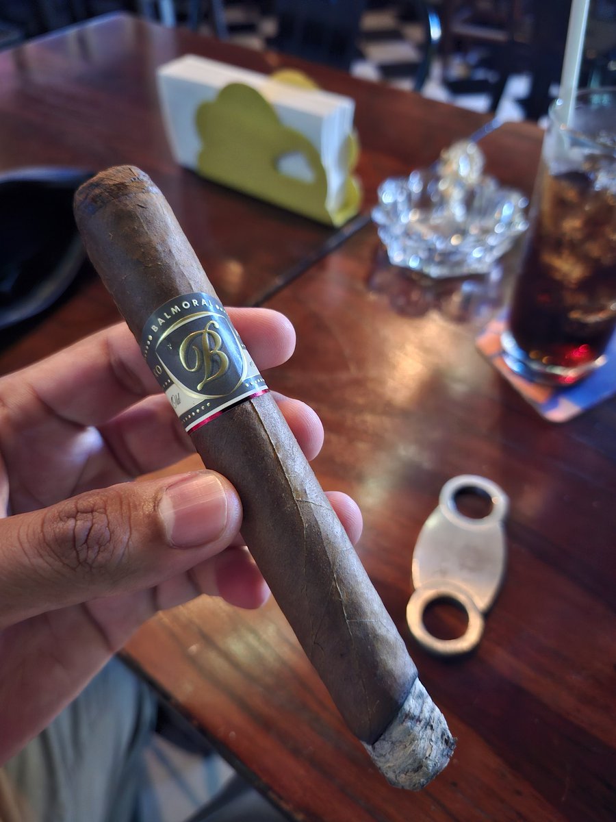 "I think we could do it if we tried
If only to say you're mine
Sofia, know that you and I
Shouldn't feel like a crime" - <a href="/clairo/">claire cottrill</a> (2019)

Cigar: <a href="/balmoralcigars/">Balmoralcigars</a> Anejo Xo Gran Toro (Dominican Republic | Handmade)
Size: Toro

#cigar #dominicancigars #balmoralcigars #balmoralanejoxo