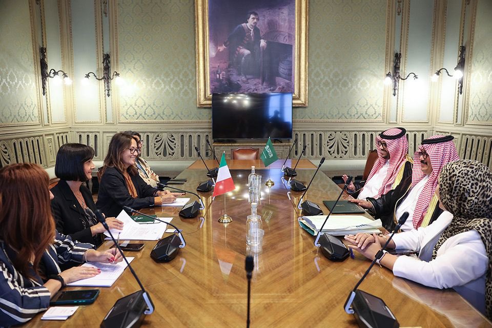 MazeejSA's tweet photo. تعتز @MazeejSA بتنظيم زيارة وفد رسمي إلى مدينة تورينو الإيطالية، لبحث التعاون في الابتكار الحضري والبنية التحتية الذكية.
تأتي هذه الزيارة في ضوء المساهمة بتحقيق مستهدفات@saudimomrah في بناء ونقل المعرفة، وتطبيق أفضل الممارسات الدولية كمرتكز رئيسي للوزارة.
#الأحساء #الابتكار #مزيج https://t.co/yfPPn4SOqn