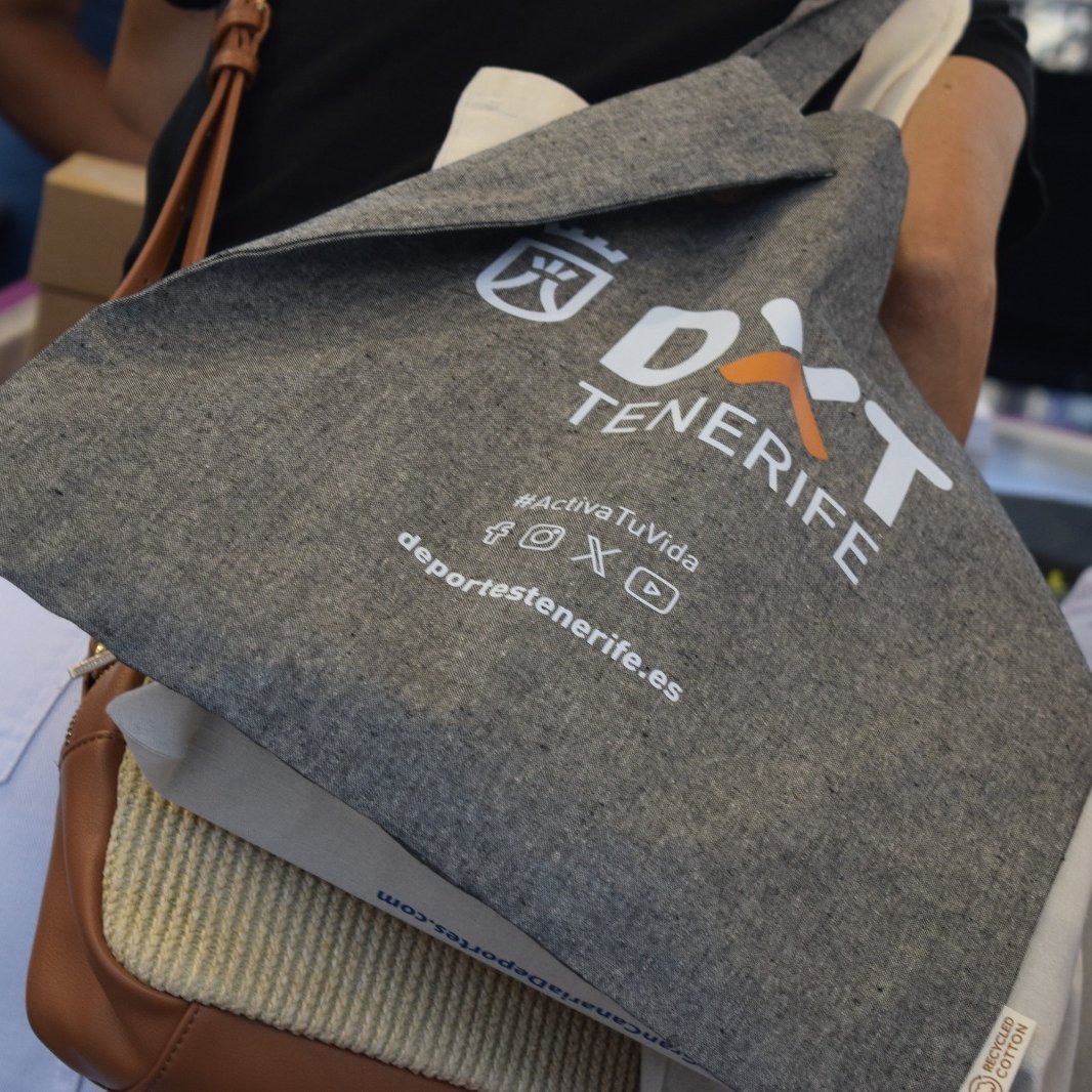 DXTenerife's tweet photo. ¿Aún no tienes tu bolsa DXT? Date prisa, hoy es el último día de #ExpoDeca en el Recinto Ferial de Tenerife
🔵 Visita el estand de @DXTenerife y #ActivaTuVida antes de las 15:00 horas
🏵 Y no olvides pasar por el Museo 'Leyendas del Deporte' en la planta baja
✅ Entrada libre https://t.co/WAtJfNdnsV