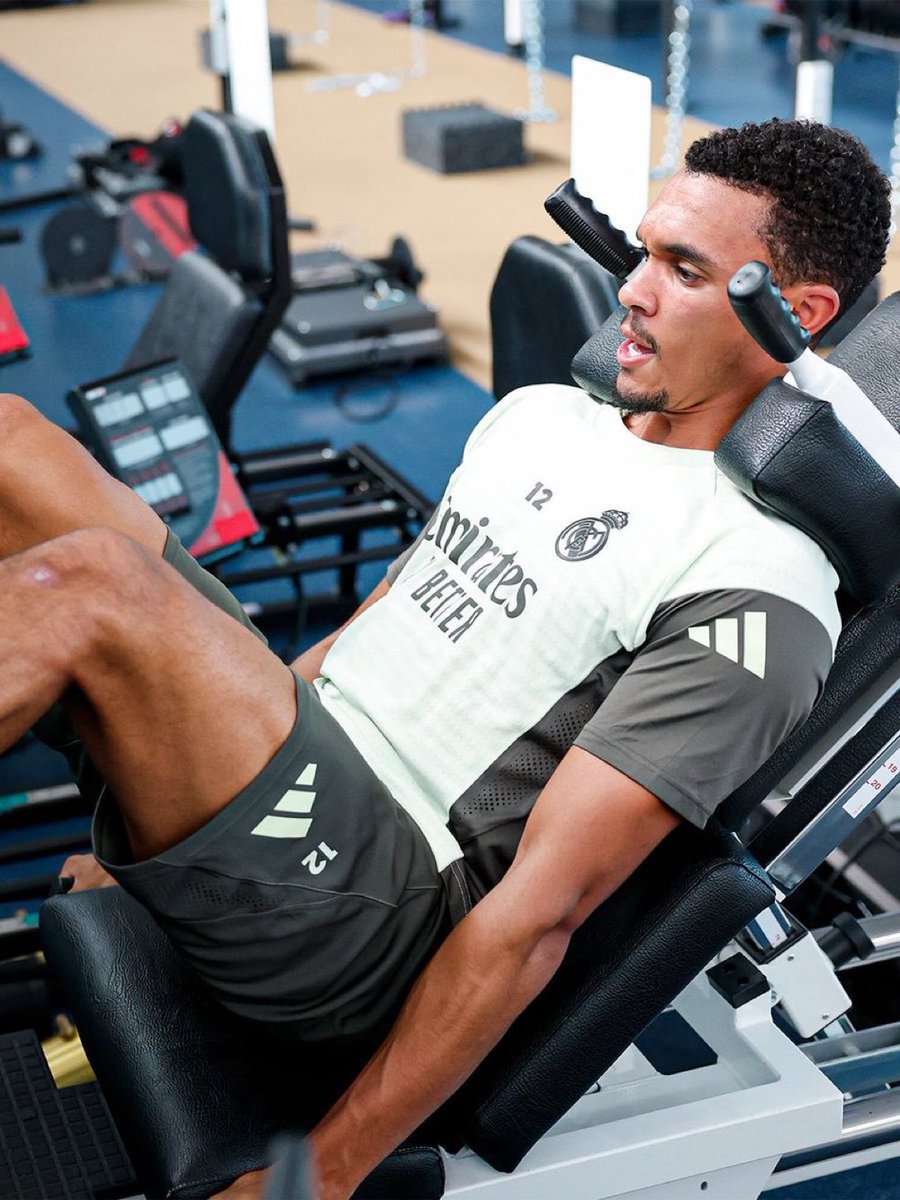 wire_pitch's tweet image. 🚨 MARCA | Trent Alexander-Arnold Expected Back in 2 Weeks 🕒⚪️

Good news for Real Madrid, as Trent’s return is anticipated in about two weeks — a timely boost for Xabi Alonso’s side ahead of a crucial stretch 👏⚽️

#PitchWire #RealMadrid #Arnold #TrentAlexanderArnold #LaLiga