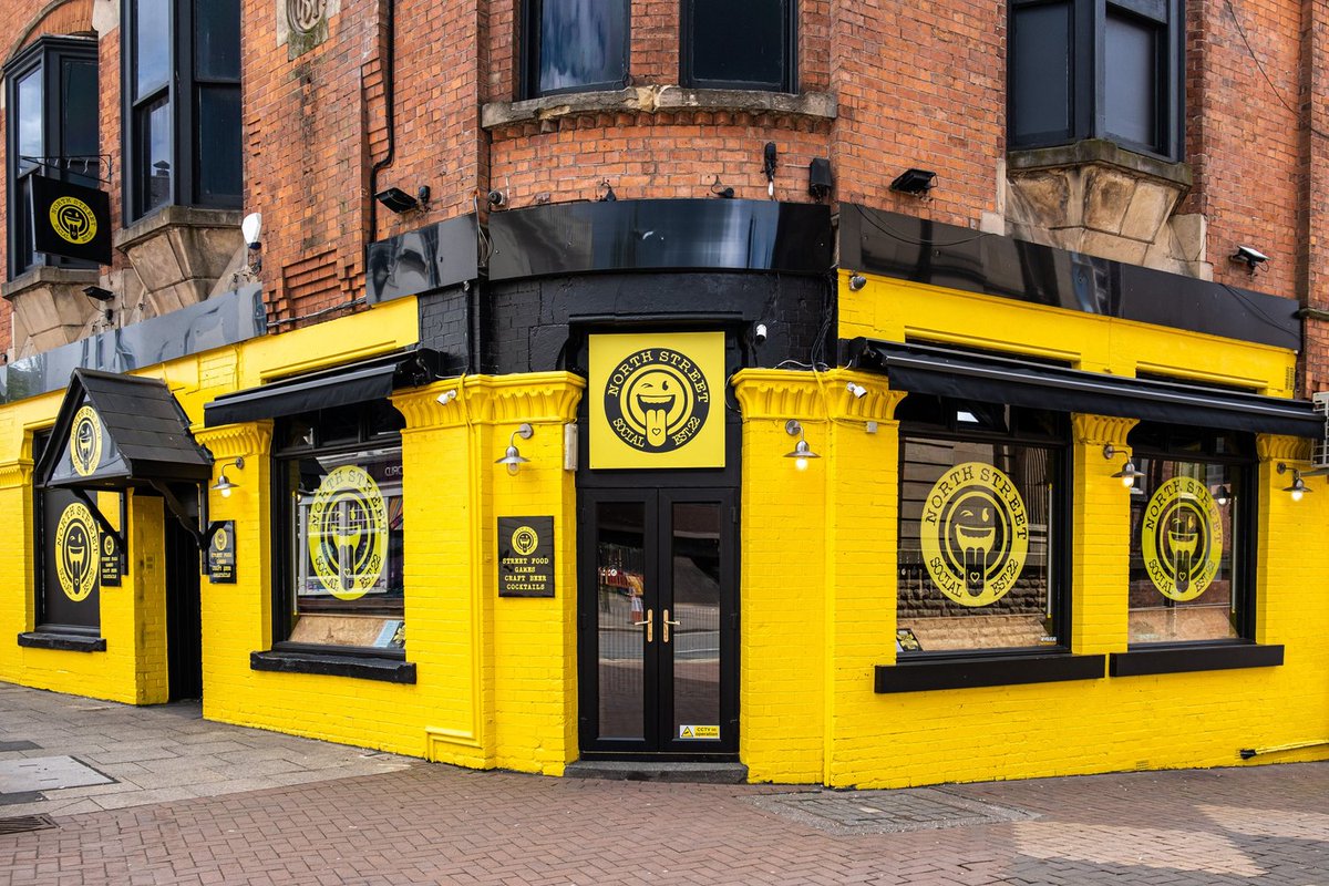 Visit Il Forno before or after the match today for some tasty oven baked pizza, shwarma, or sandwiches.

And definitely <a href="/NorthStSocial/">North Street Social Wolverhampton</a>
for a beer or two, or three or four! 🍺 🐺 

North St, Wolvo, WV1 1RE