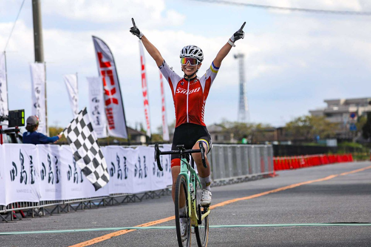 cyclocross_jp's tweet photo. JCX第1戦 お米の田島屋170周年 presents 茨城シクロクロス土浦ステージ
女子エリート  

🥇竹村 舞葉(SHIDO-WORKS) 
🥈椿井 和佳奈(無所属) 
🥉鵜飼 知春(and more) 
 
📸 @kasukabevision 
  #cyclocross #cxjp #シクロクロス #AJOCC https://t.co/r1rbjMpzUk