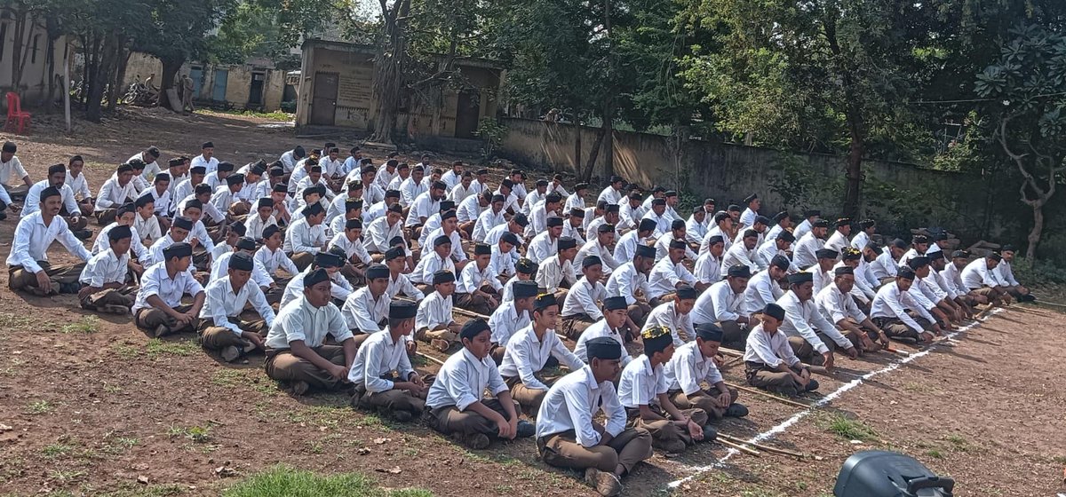 SamarathDhakad8's tweet photo. मालवा - निमाड़ में पथ-संचलनों का उत्साह
नगर-कुकडेश्वर
जिला नीमच
संख्या-664
#विजयादशमी_उत्सव
#vskmalwa #RSS100Years #संघयात्रा_मालवा #नीमच 
#neemuch 
@vskmalwa 
@RSSorg #कुकडेश्वर https://t.co/ibVOgEsoK2