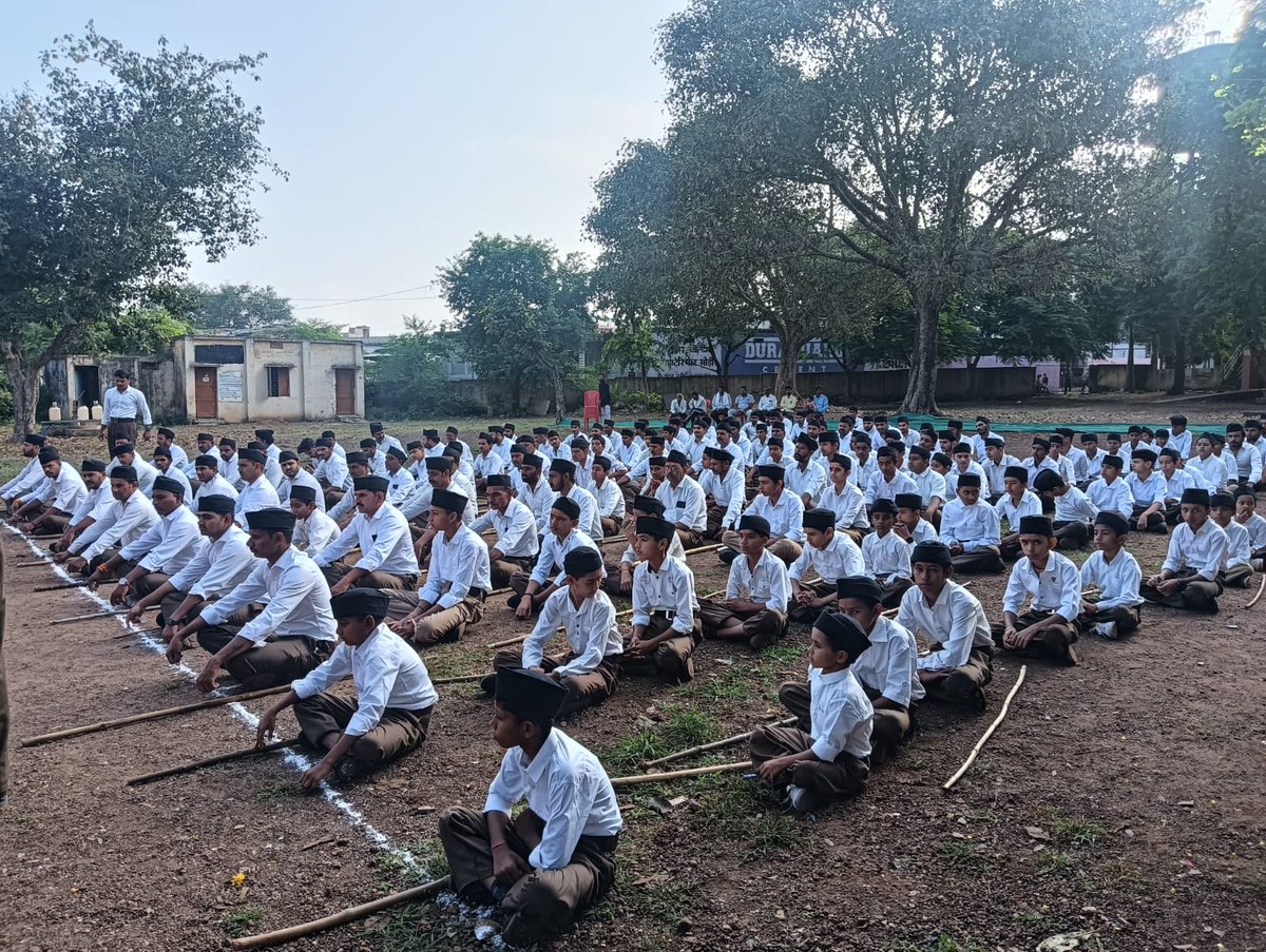 SamarathDhakad8's tweet photo. मालवा - निमाड़ में पथ-संचलनों का उत्साह
नगर-कुकडेश्वर
जिला नीमच
संख्या-664
#विजयादशमी_उत्सव
#vskmalwa #RSS100Years #संघयात्रा_मालवा #नीमच 
#neemuch 
@vskmalwa 
@RSSorg #कुकडेश्वर https://t.co/ibVOgEsoK2