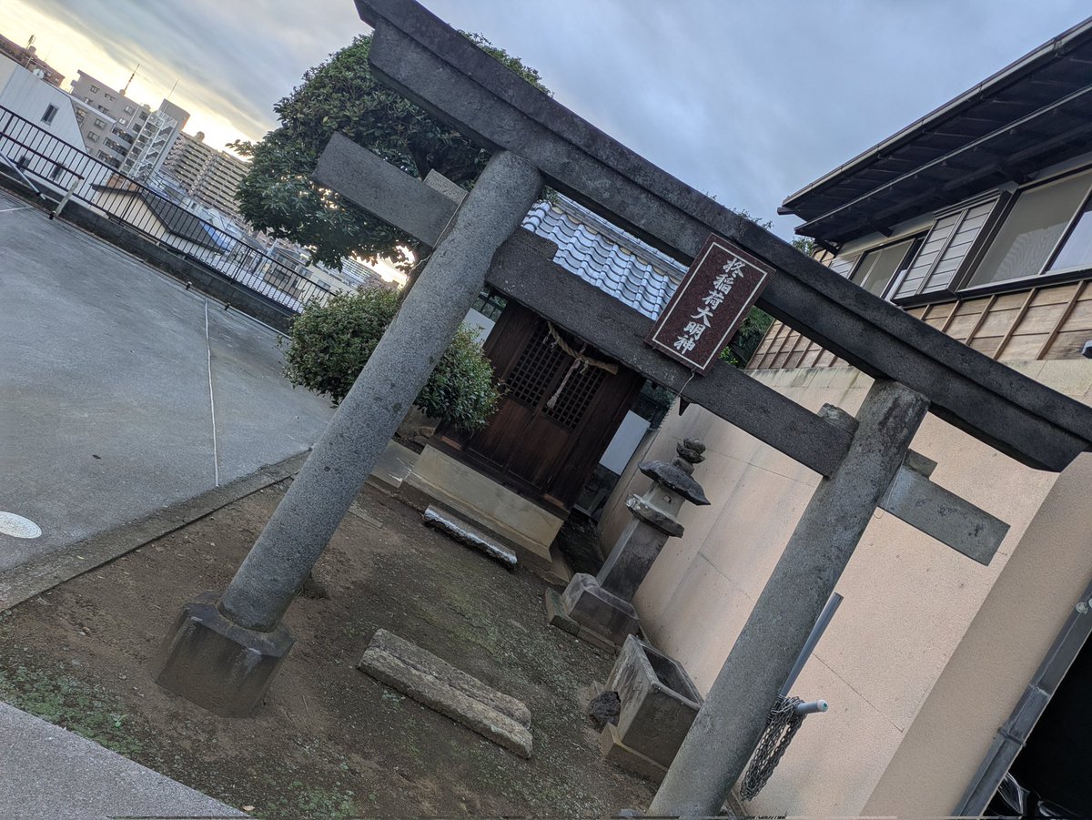 turquoise2327's tweet image. 散歩とちゅう👣
神社があったので……
お参りしました🙏
願い事は……心からの願い…
・・・楠木ともりに会いたい😣😣😣
はい‼️今をときめくマキマさんです
CVはもちろん…ともりる😤
って、なんで白黒なん❓️❓️❓️
#楠木ともり
#ともりる
#マキマ
#チェーンソーマン