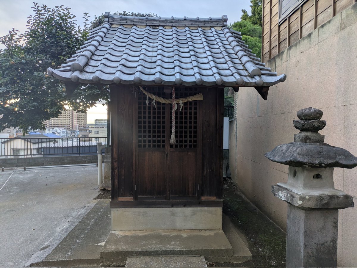 turquoise2327's tweet image. 散歩とちゅう👣
神社があったので……
お参りしました🙏
願い事は……心からの願い…
・・・楠木ともりに会いたい😣😣😣
はい‼️今をときめくマキマさんです
CVはもちろん…ともりる😤
って、なんで白黒なん❓️❓️❓️
#楠木ともり
#ともりる
#マキマ
#チェーンソーマン