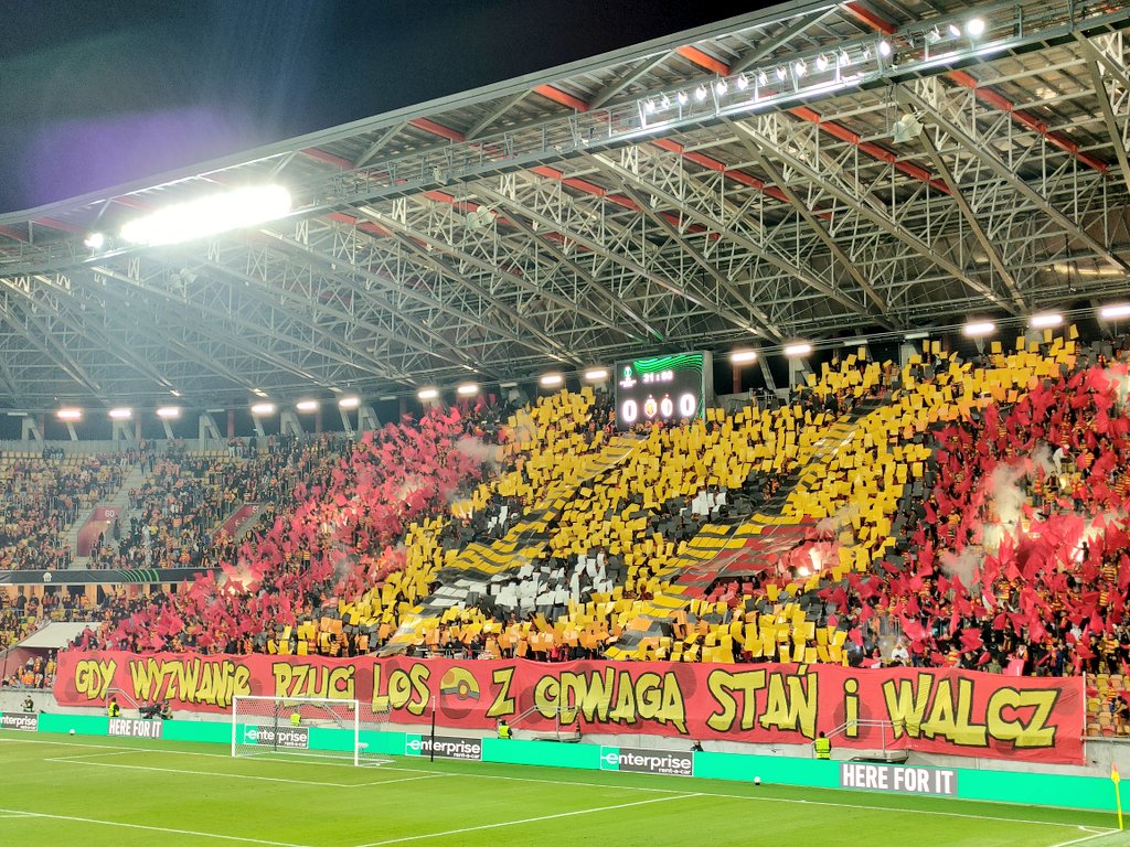 Wielki dzień maltańskiego futbolu.
#meczing #JAGHAM #UECL