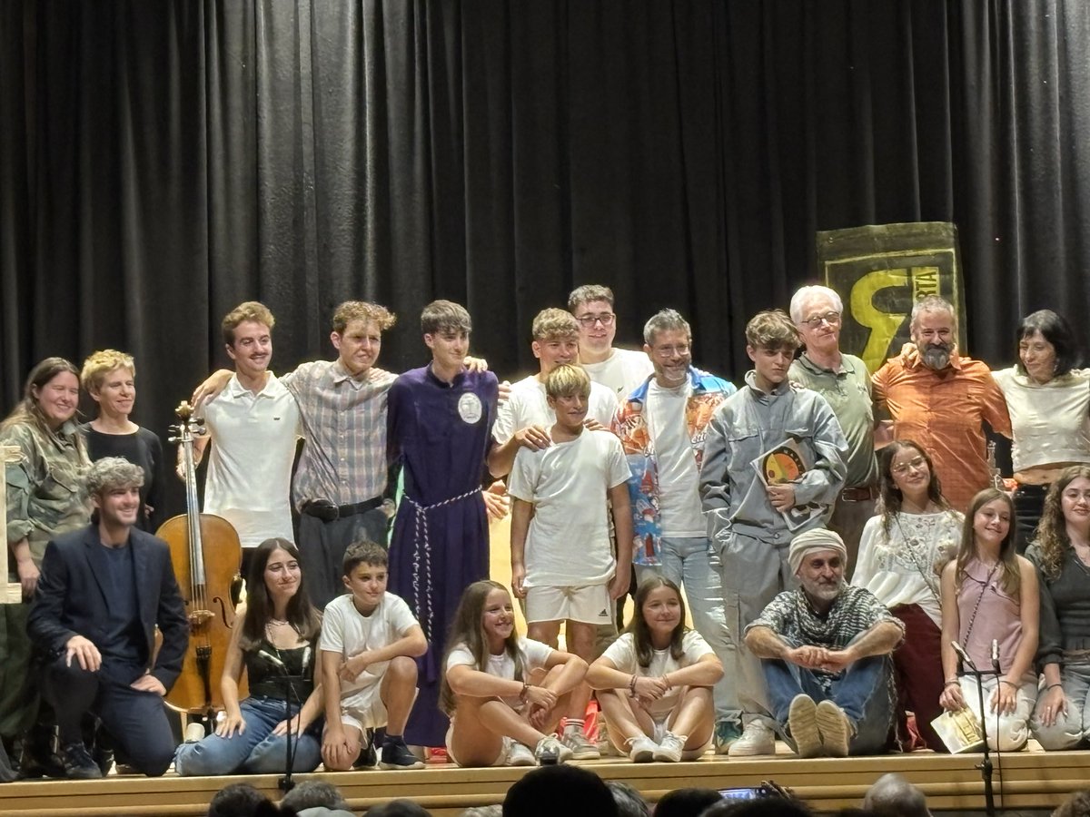 En la 10 edición de las Jornadas Literarias de Maella “Más que palabras” hay un entusiasmo literario y humano por la cultura de calidad y la participación vecinal liderada por los maestros y maestras del colegio que no he visto en ninguna parte de Aragón. Enhorabuena!