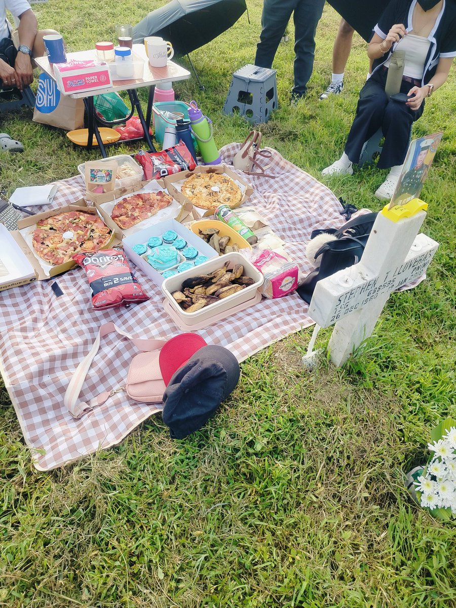 My simple celebration here sa Libingan ng Bayani.