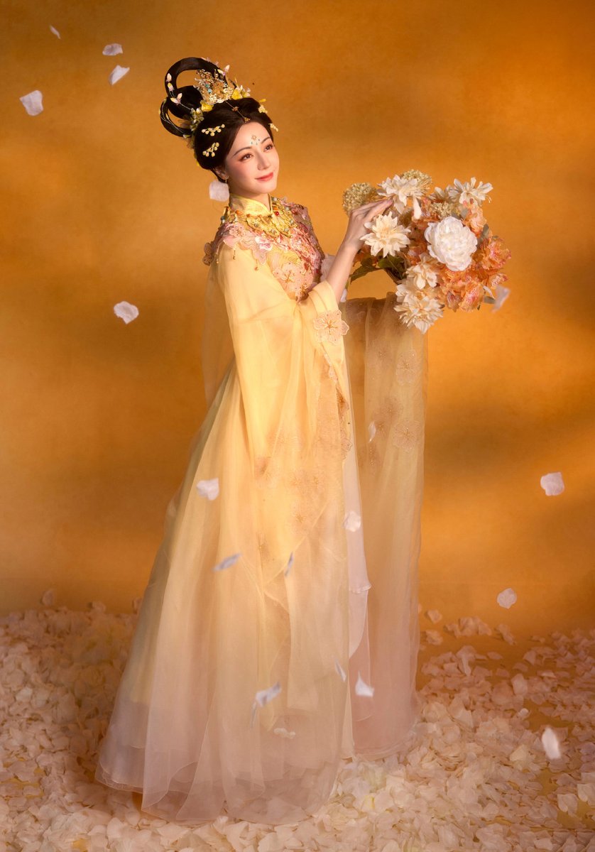 ความงดงามของเทพธิดาฉางเอ๋อ สวยจนละสายตาไม่ได้เลย เย็นนี้รอดูเลย ตื่นเต้นสุด
#ตี๋ลี่เร่อปา #Dilraba