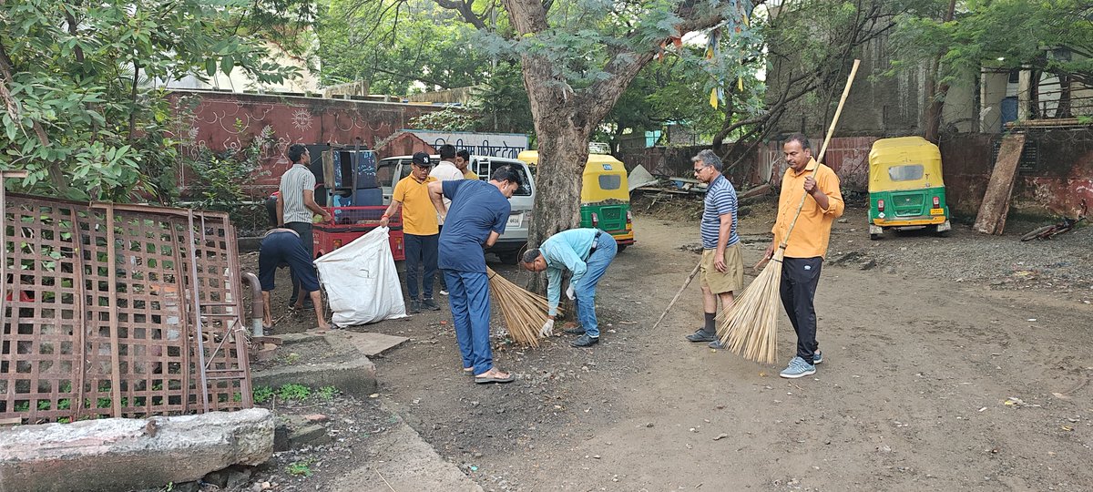 swachhdewas1's tweet photo. рд░рд╛рд╖реНрдЯреНрд░реАрдп рд╕реНрд╡рдпрдВрд╕реЗрд╡рдХ рд╕рдВрдШ рджреНрд╡рд╛рд░рд╛ рд╢реНрд░рдорджрд╛рди рдХрд╛рд░реНрдпрдХреНрд░рдо
рджреЗрд╡рд╛рд╕: рдЖрдЬ рджрд┐рдирд╛рдВрдХ 5 рдЕрдХреНрдЯреВрдмрд░ 2025 рдХреЛ рд░рд╛рд╖реНрдЯреНрд░реАрдп рд╕реНрд╡рдпрдВрд╕реЗрд╡рдХ рд╕рдВрдШ рдХреЗ 200 рд╕реЗ рдЕрдзрд┐рдХ рд╕реНрд╡рдпрдВрд╕реЗрд╡рдХреЛрдВ рдиреЗ рдкреНрд░рд╛рддрдГ 6:30 рдмрдЬреЗ рдЯреЗрдХрд░реА рд╢рдВрдЦ рджреНрд╡рд╛рд░ рдорд╛рд░реНрдЧ рдХреЗ рдЖрд╕рдкрд╛рд╕ рдирдЧрд░ рдирд┐рдЧрдо рджреЗрд╡рд╛рд╕ рдХреЗ рд╕рд╣рдпреЛрдЧ рд╕реЗ рд╢реНрд░рдорджрд╛рди рдХрд┐рдпрд╛ред
#RSS #Shramdaan #SwachhDewas #CleanDewas https://t.co/69TjauK52Z
