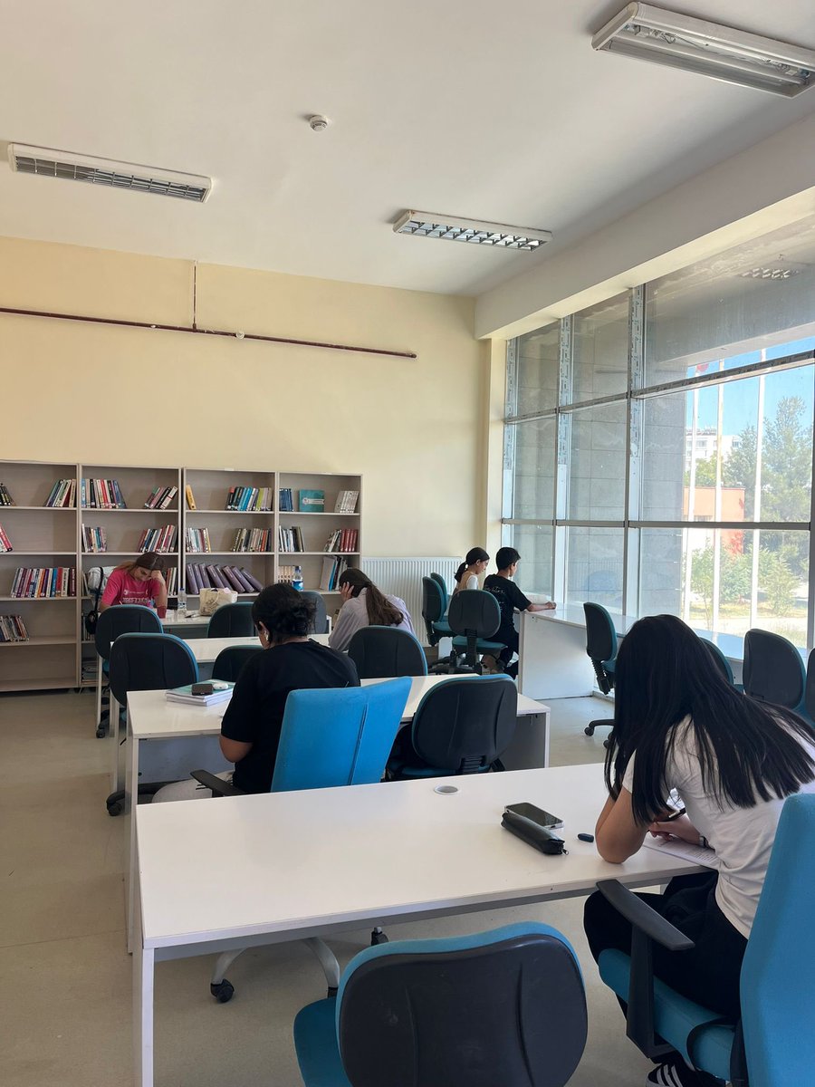 GSB_Erganigm's tweet photo. 📚 Gençlik Merkezimizin kütüphanesi, haftanın 7 günü ders çalışmak isteyen tüm gençlerimize açık!
Sessiz ve rahat ortamı, ücretsiz Wi-Fi imkânıyla verimli bir gün geçirmek için seni de bekliyoruz. 💻☕

Başarıya giden yolda ilk adımını burada at! 💪📖 https://t.co/O9VXh2IQHJ