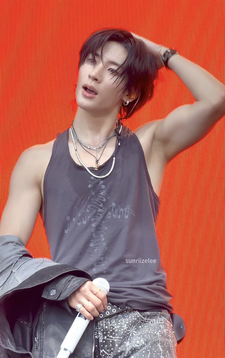PCY’s armpits tweet media