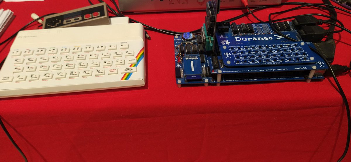 Segundo día de expopixel. Tenemos mega drive y Durangos para probar.