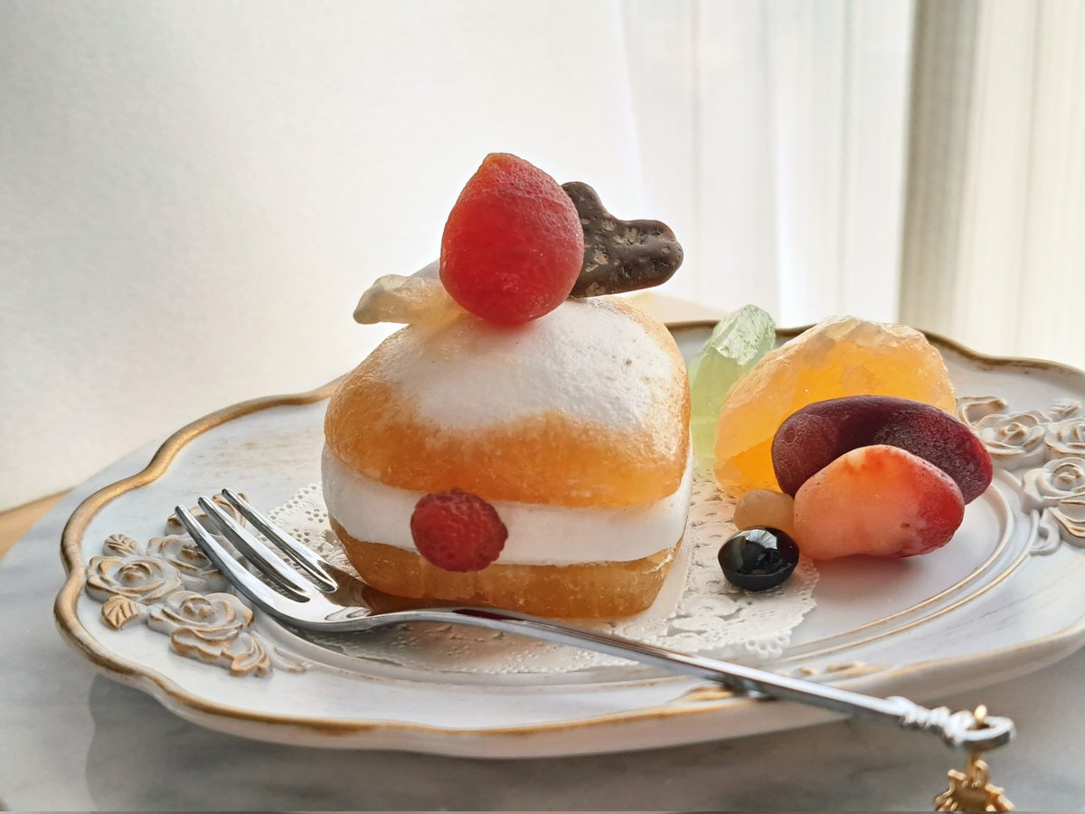 fancy_222's tweet photo. 食べ物に見える石🍰
カルサイトのフルーツケーキ。
土台カルサイトにゴビ瑪瑙苺を載せ、その他果実はカルサイト、ガーネット、ゴビ瑪瑙等を添えて。カトラリー以外ALL石。

(ケーキのチョコプレートも海で拾ったお譲り石、ケーキ上のゼリー状のものは不意に割ったカルサイト破片)
#食べ物に見える石 https://t.co/ZSN88AZLOS