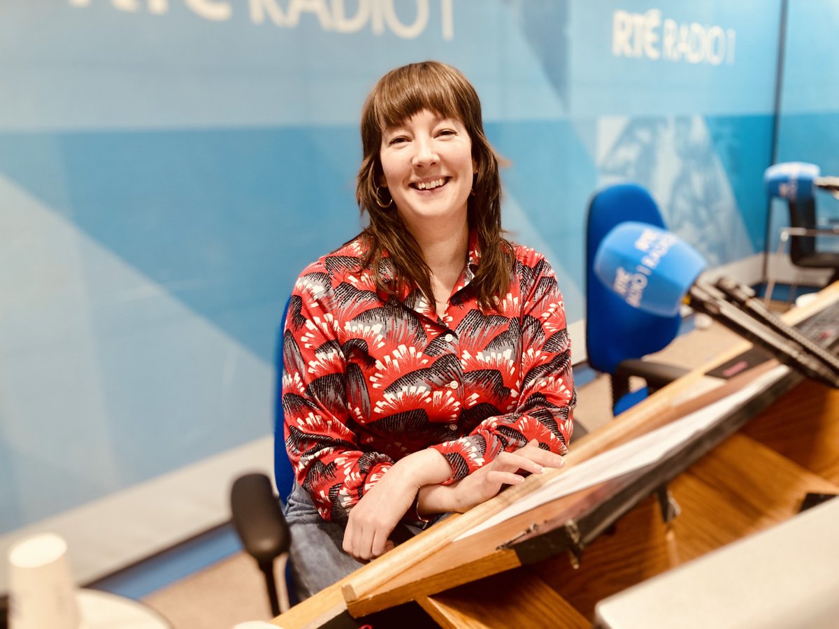 Ringing bells, magical nights in Dublin theatres+ Cork's Lobby Bar, + foraging for treasure... #sundaymiscellany is on air now with Dominic Dromgoole Adam Trodd Bernadett Buda Aoife Barry David Grant and Noelle Lynskey #brianfriel #MaeveBinchy #manchanmagan Tune in!