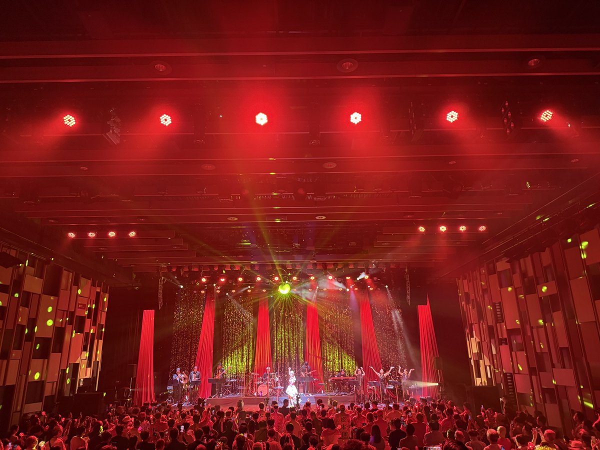 yumiko_hotta's tweet image. 昨日は松本伊代さんのLIVEに Go〜
60歳に見えない！チョー可愛い！！
何歳になってもスーパーアイドル伊代ちゃんでした。#松本伊代 #北斗晶 #佐々木健介 #熊切あさみ