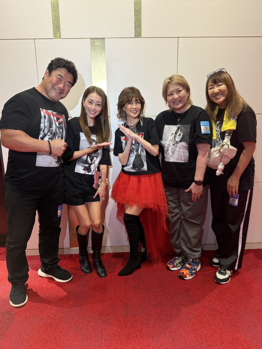 yumiko_hotta's tweet image. 昨日は松本伊代さんのLIVEに Go〜
60歳に見えない！チョー可愛い！！
何歳になってもスーパーアイドル伊代ちゃんでした。#松本伊代 #北斗晶 #佐々木健介 #熊切あさみ