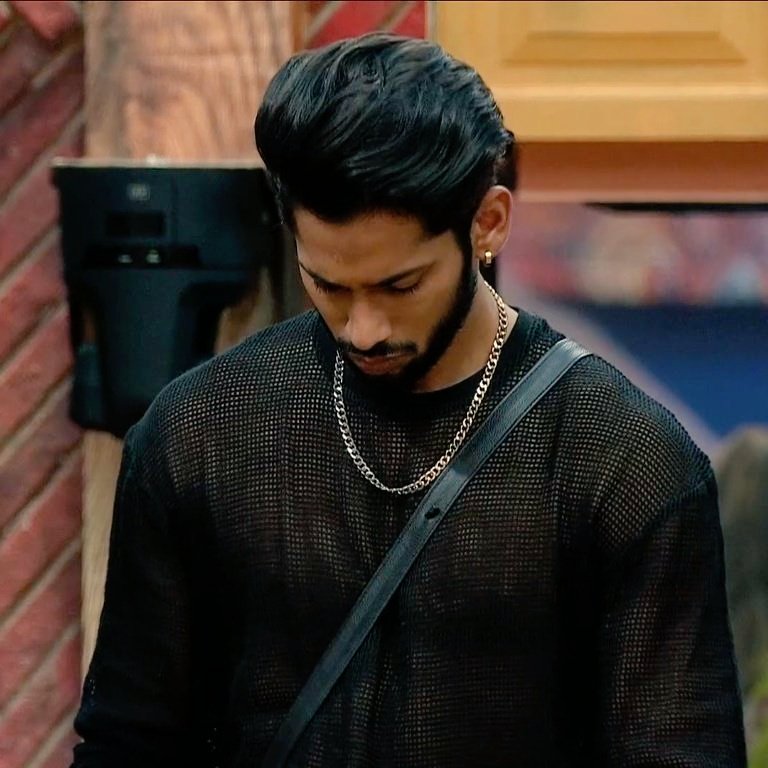 #BaseerAli RECORD LIST IN #BB19 

▪ Most Tweeted Contestant
▪ Most Searched TV Personality
▪ Most Voted Contestant 
▪ Always No.1 Media Polls 
▪ 734K New Followers On IG

INDEED HE IS THE MOST POPULAR CONTESTANT 

But Sad Reality Ignored By Makers👎

BB SHOW MORE OF BASEER