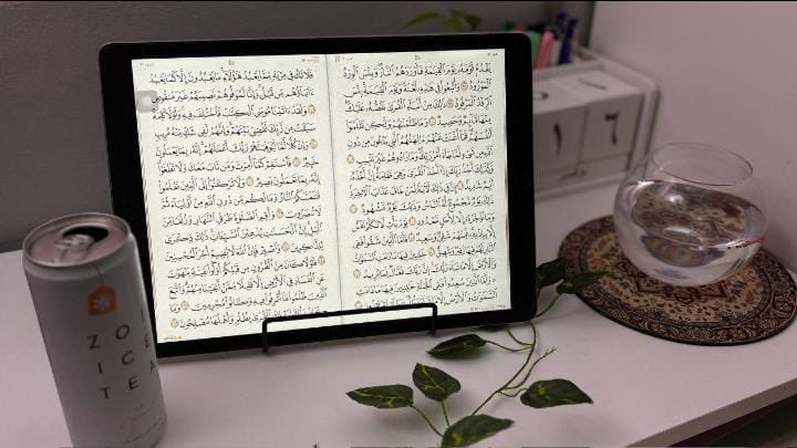 Qur4y's tweet photo. "والله لو فاز أهل الدُّنيا بمَا فازوا ؛
       وفُزتَ أنتَ بالقُرآن! 
      لكفَاك وآوَاك وأغنَاك . ." https://t.co/Pjxp8rQMSZ