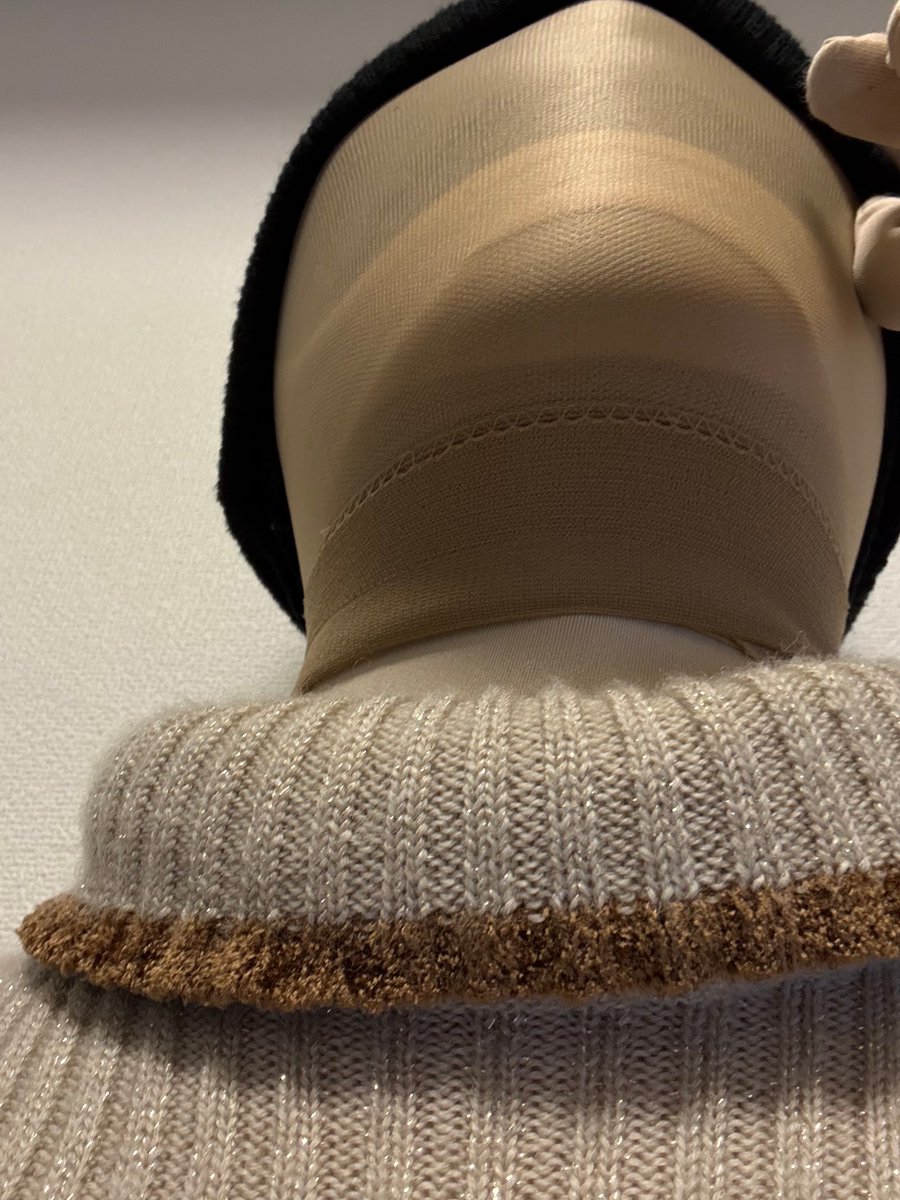 socks girl tweet media