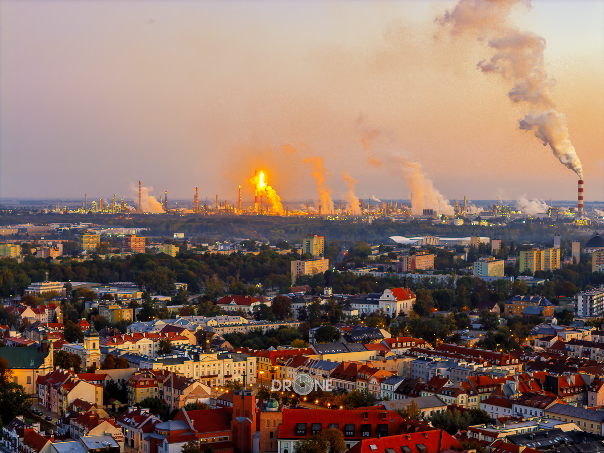 🚀Płock, Houston – mamy odpalenie! 😅

Jedna z instalacji ORLEN wystartowała w piątek, a niebo nad miastem rozświetliło się jak przy premierze nowej rakiety.

<a href="/elonmusk/">Elon Musk</a> by się nie powstydził, tylko my zamiast na Marsa – lecimy w kierunku Kutna 😎🔥
#spacex #starship #orlen #płock