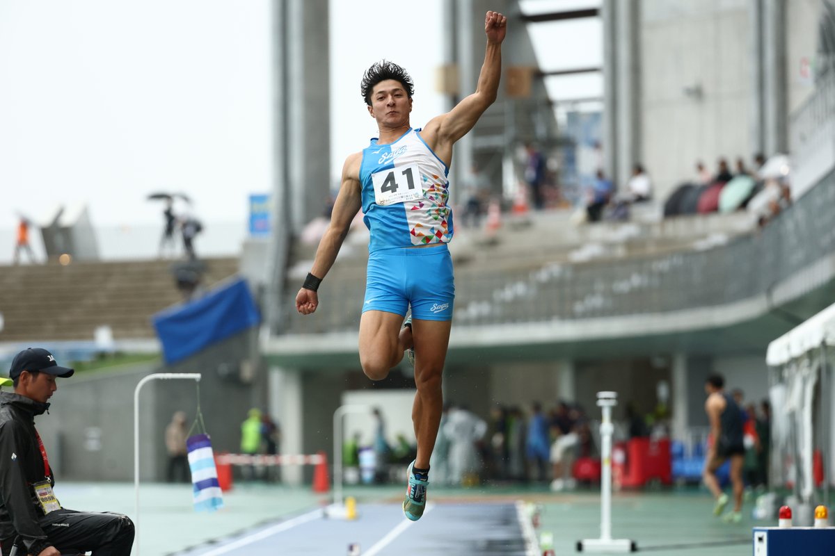 #滋賀国スポ
成年男子走幅跳で優勝の山川夏輝

現在の所属は佐賀、出身高校も京都・洛南高ですが、地元は滋賀・東近江！

“地元”での日本一達成🥇

x.com/Getsuriku/stat…