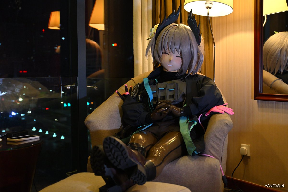 爱你老妈，明天见(

📷：<a href="/neru256/">ネル🦊</a>

#kigurumi #latex #arknights #着ぐるみ