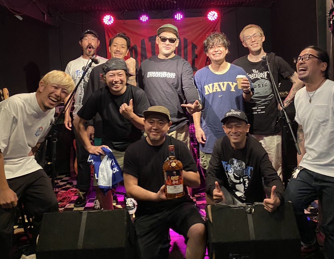 skippers_the's tweet photo. CHOP BIRTHDAY!!!
#THESKIPPERS #THETRUSTBLAST
#ANGERFLARES #RATHOLE

ライブ終わったみたいやんw コレからやでぇ🔥 https://t.co/i6AeqIsKtC
